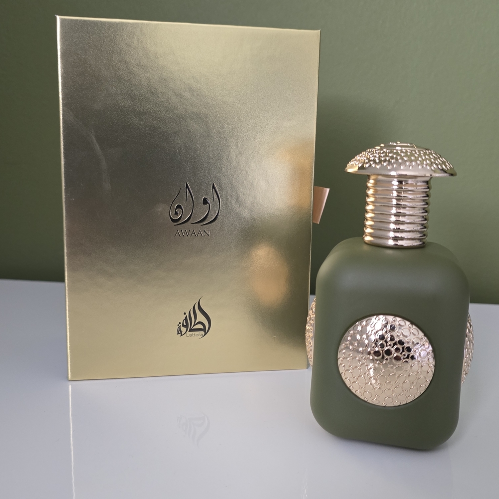 Awaan Green and Gold Women Skincare Moisturizer